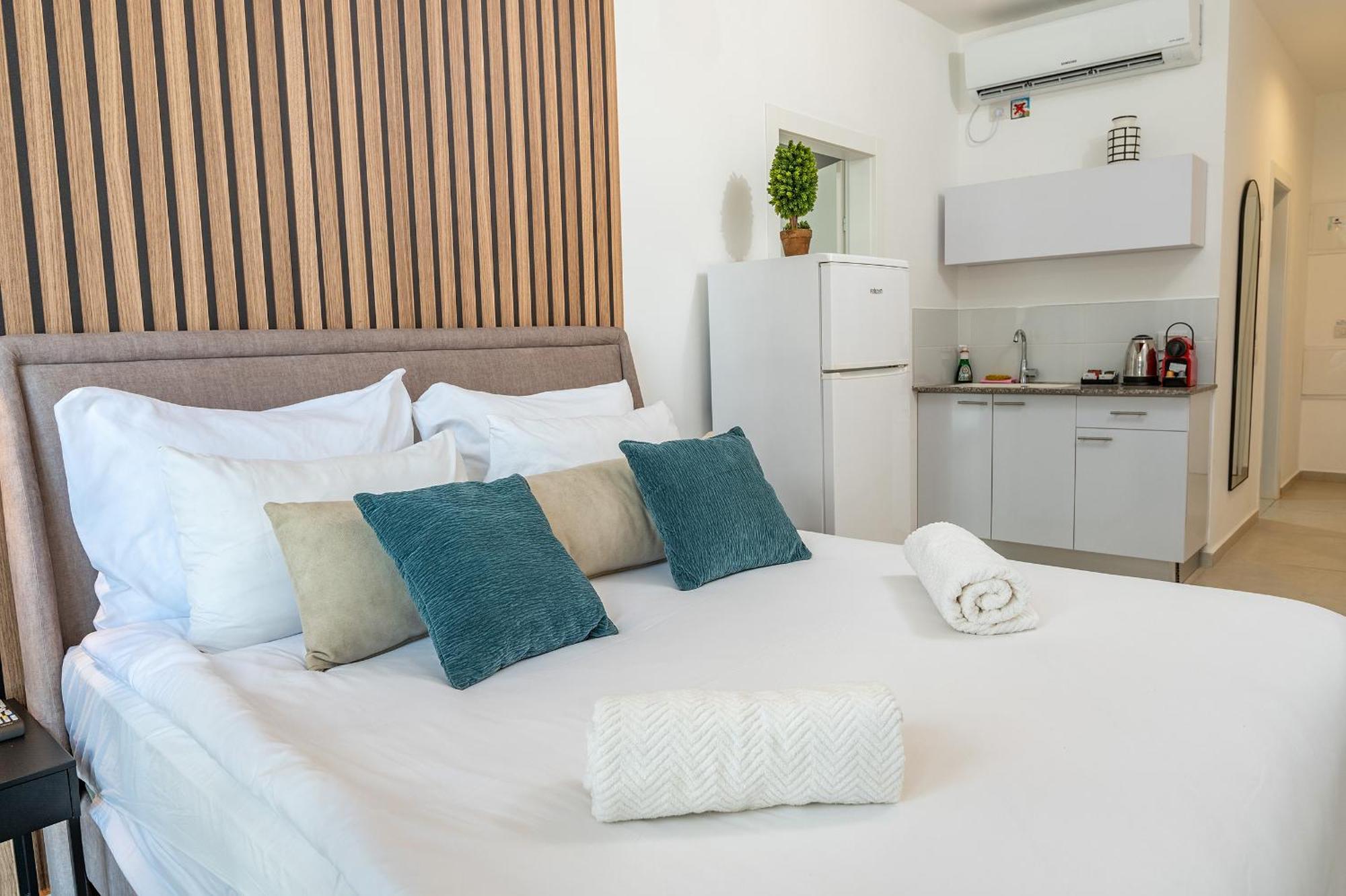 Hi-Yam Seaview Apartments & Suites - יש ממ"ד 巴特亚姆 客房 照片