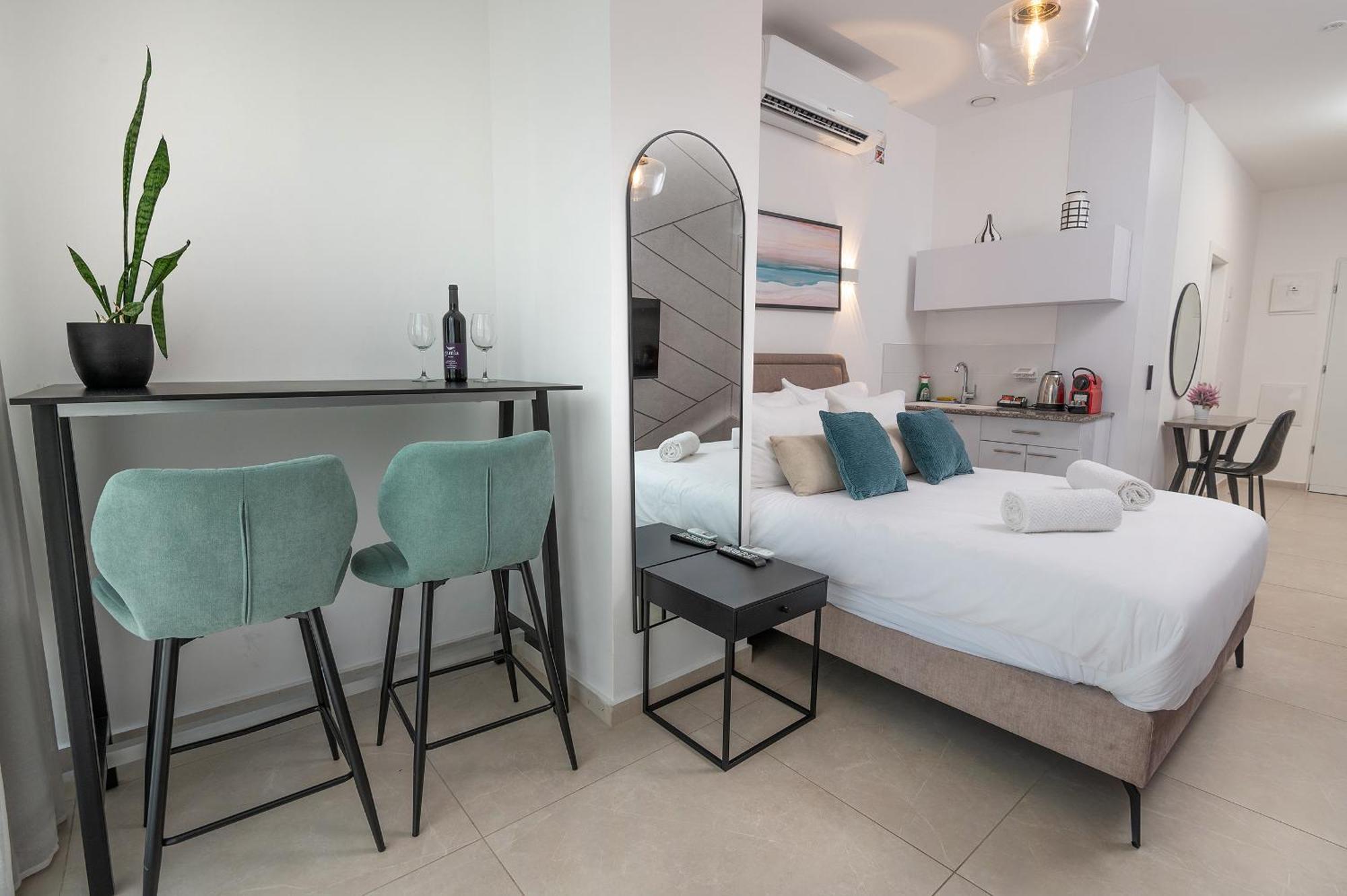 Hi-Yam Seaview Apartments & Suites - יש ממ"ד 巴特亚姆 客房 照片